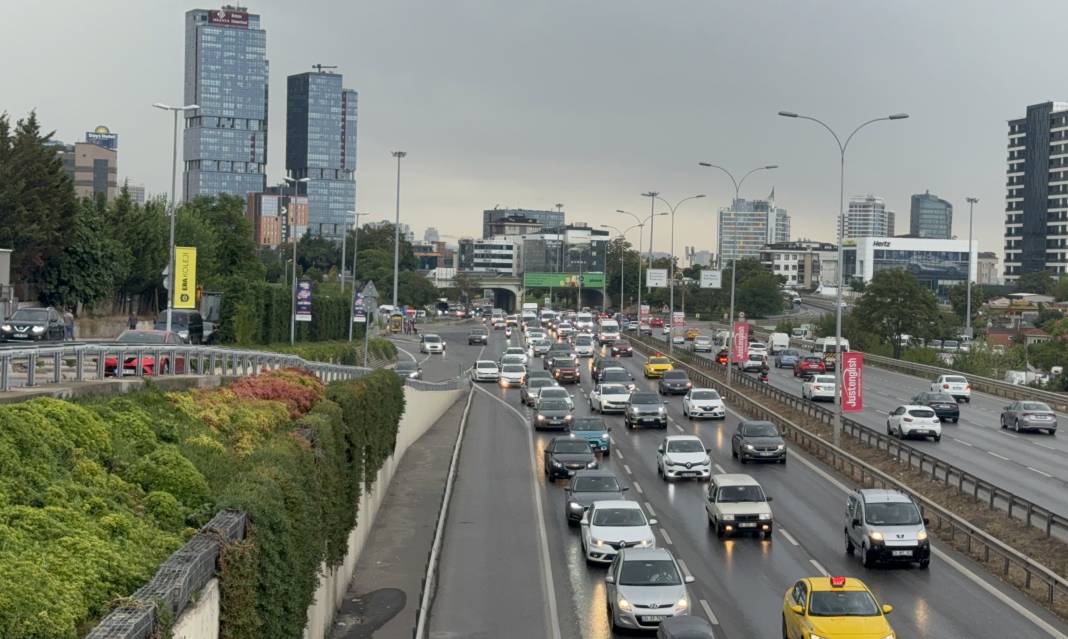 Okullarda uyum haftası başladı: İstanbul'da trafik felç oldu 4